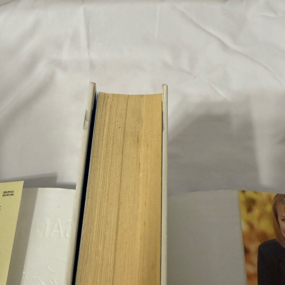 Signed “Secrets of the Tulip Sisters” Hardcover Romance by Susan Mallery - Picture 15 of 15